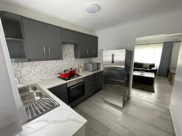 3 Bedroom Flat & Apartment