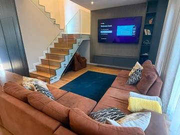3 Bedroom Flat & Apartment