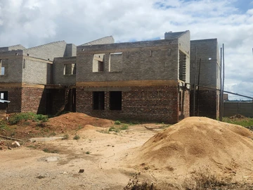 Spacious 3-Bed Flat in Zimre Park, Ideal Family Home