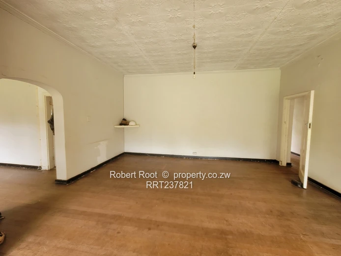 Prime Commercial Fixer Upper With The Perfect Location (Sole Mandate)