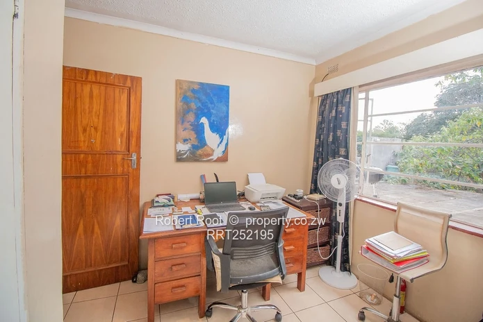 House For Sale In Glen Lorne (Sole Mandate)