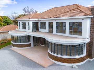7 Bedroom House