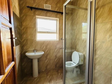 3 Bedroom Flat & Apartment