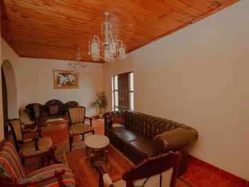 5 Bedroom House