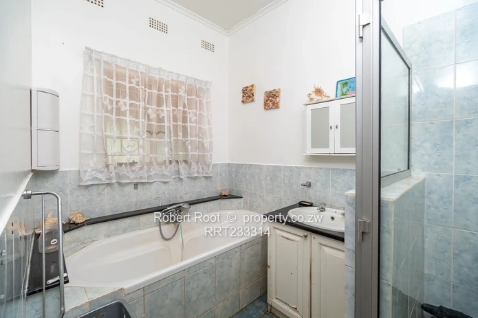 Spacious 6-Bedroom Family Home opposite Chisipite Snr School – Chisipite