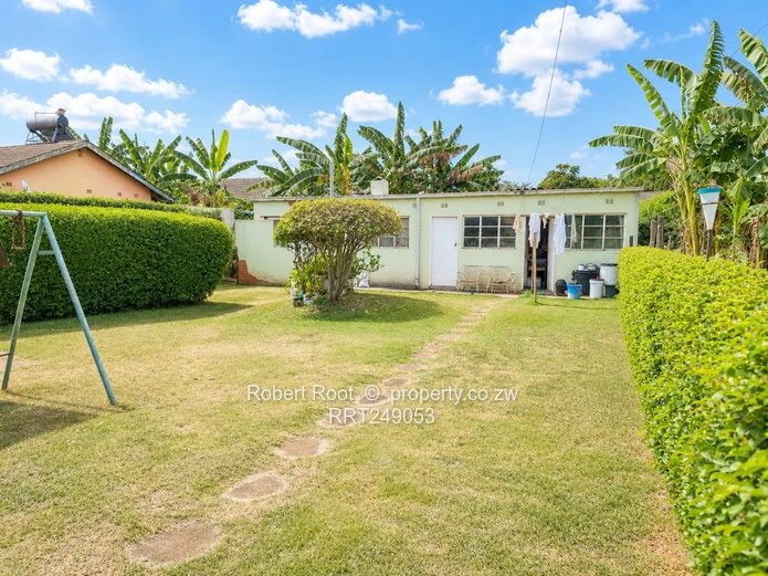  Spacious Family Home with Excellent Potential (Sole Mandate)