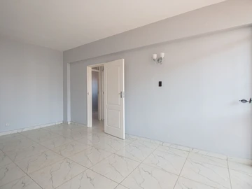 2 Bedroom Flat & Apartment