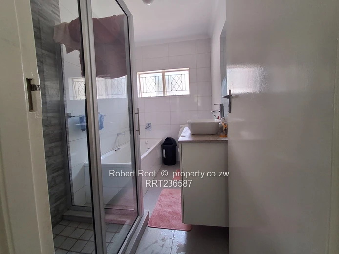 Neat 3 Bed Flat To Rent In Avondale