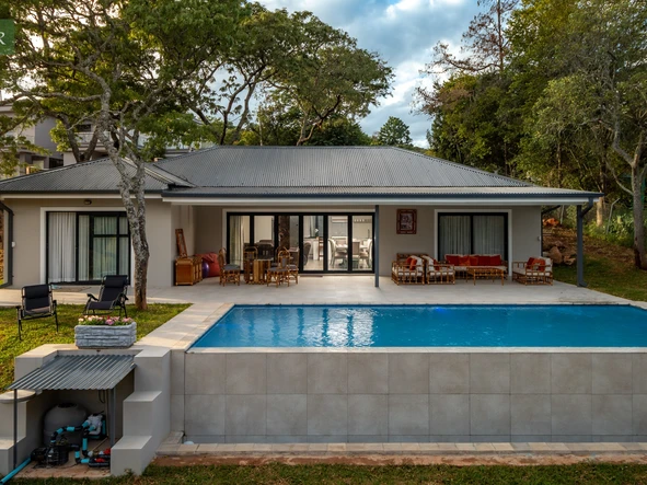 Home with Good Borehole & Great Views on an Acre