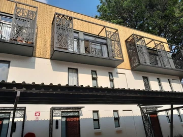 2 Bedroom Flat & Apartment