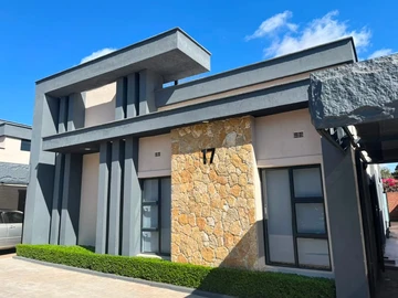 3 Bedroom Flat & Apartment