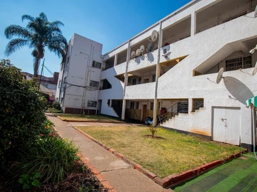 2 Bedroom Flat & Apartment