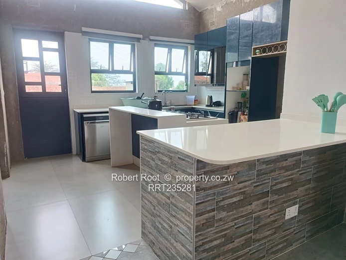 4 bed apartment in Mount Pleasant Heights