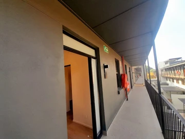 2 Bedroom Flat & Apartment