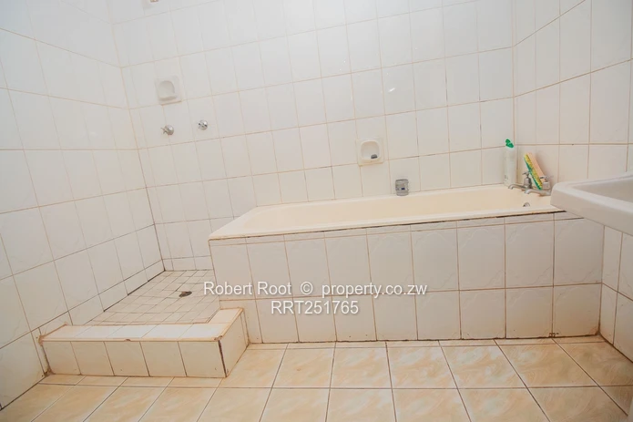 Vainona 5-Bed Home with Pool on 5,260m²  (Sole Mandate)