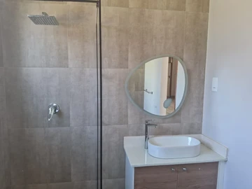 3 Bedroom Flat & Apartment