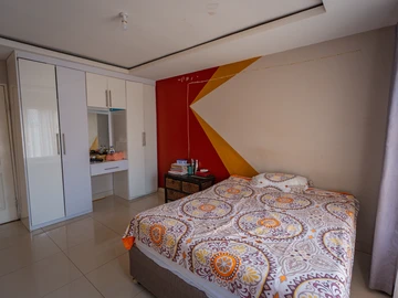 8 Bedroom House