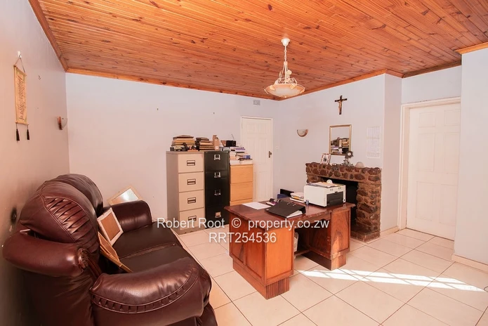 Prime 5 Bedroom Home for Sale in Helensvale