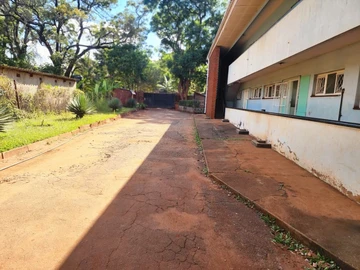 2 Bedroom Flat & Apartment