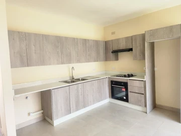 2 Bedroom Flat & Apartment
