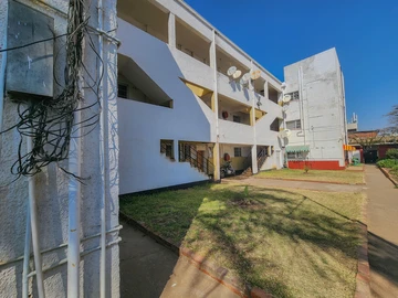 2 Bedroom Flat & Apartment