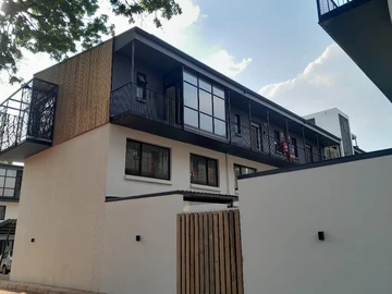 2 Bedroom Flat & Apartment