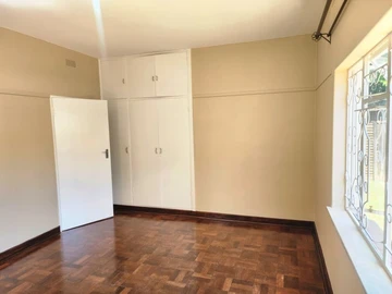 2 Bedroom Flat & Apartment