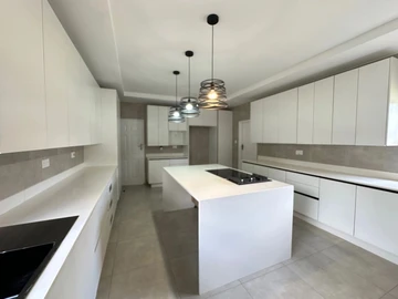 7 Bedroom House