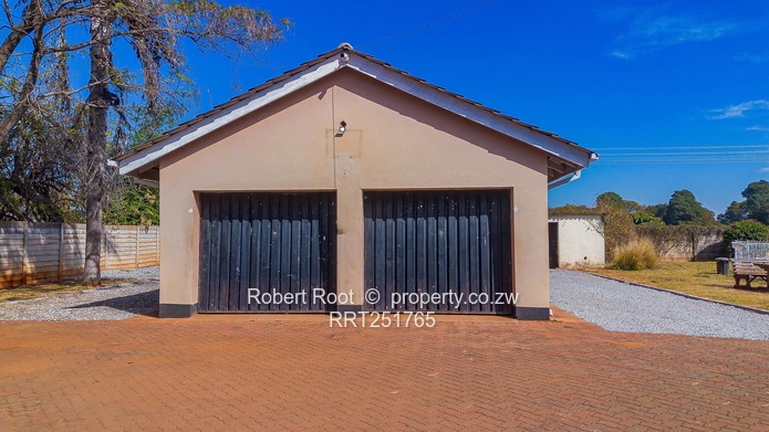 Vainona 5-Bed Home with Pool on 5,260m²  (Sole Mandate)