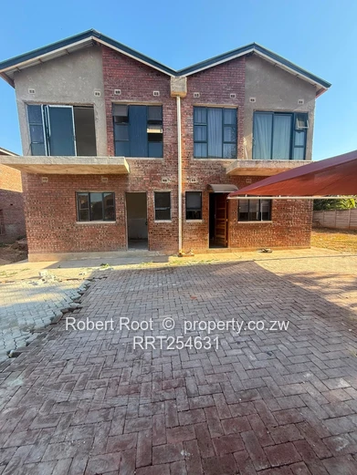 3 bed duplex in Helensvale
