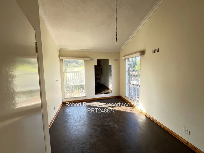 2 bed garden flat in Greystone Park