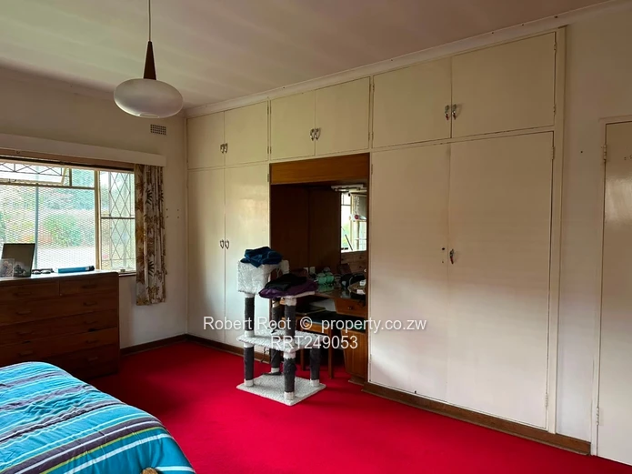  Spacious Family Home with Excellent Potential (Sole Mandate)