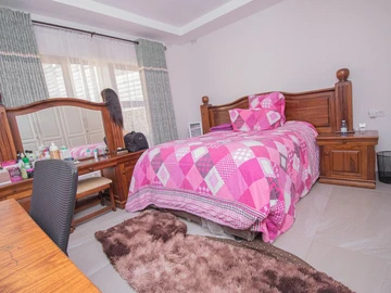 6 Bedroom House