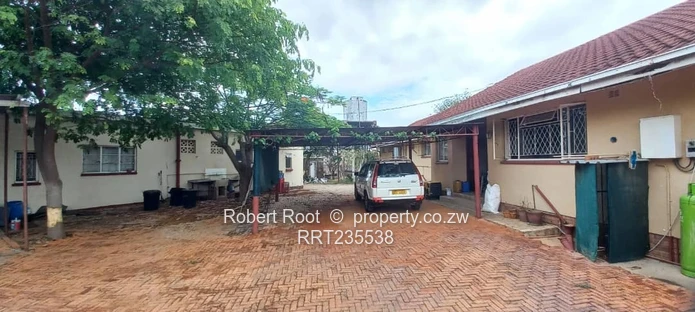  Spacious Family Home with Cottage & Good Borehole!