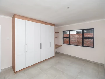 3 Bedroom Flat & Apartment