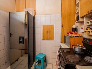 2 Bedroom Flat & Apartment
