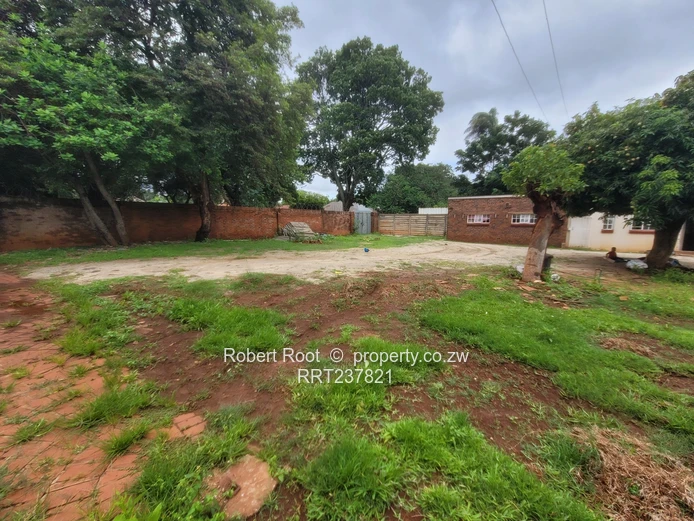 Prime Commercial Fixer Upper With The Perfect Location (Sole Mandate)