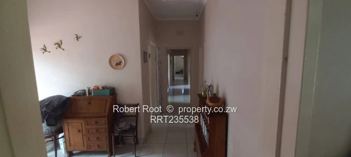  Spacious Family Home with Cottage & Good Borehole!