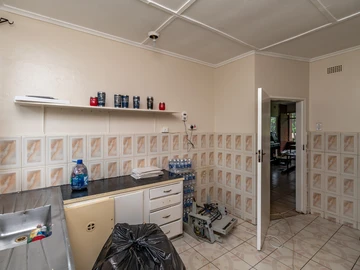 2 Bedroom Flat & Apartment