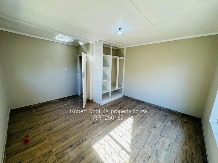 HOUSE FOR SALE in WATERFALLS PROSPECT (IDEAL FOR INVESTMENT) - TAKING NOSTRO