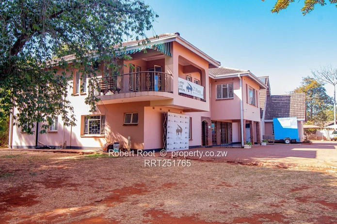 Vainona 5-Bed Home with Pool on 5,260m²  (Sole Mandate)