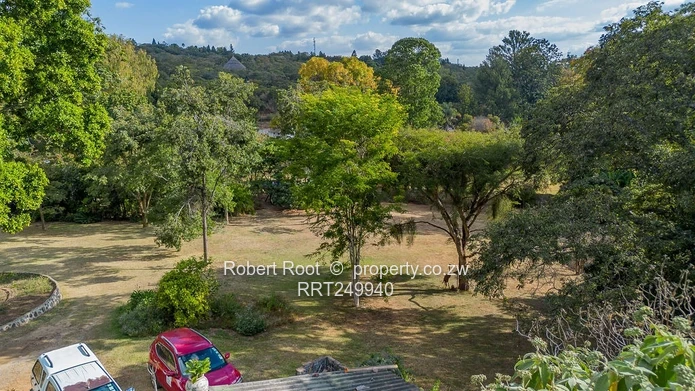 Prime Glen Lorne Opportunity with Borehole