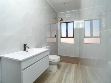 2 Bedroom Flat & Apartment