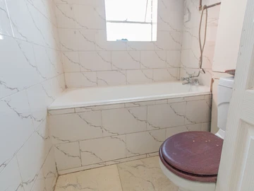 2 Bedroom Flat & Apartment