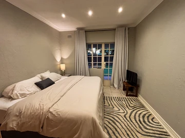 3 Bedroom Flat & Apartment