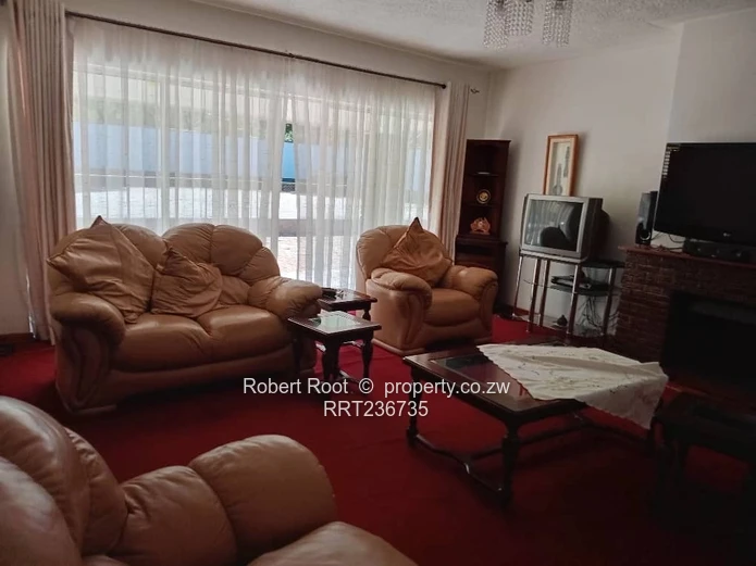 Family home ln 2100sqm on Hindhead 