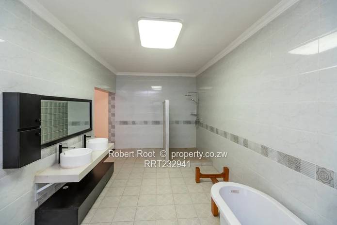 Luxury 5-Bed Cluster House With Pool-Chisipite