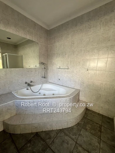 3 bed townhouse in Rhodesville 