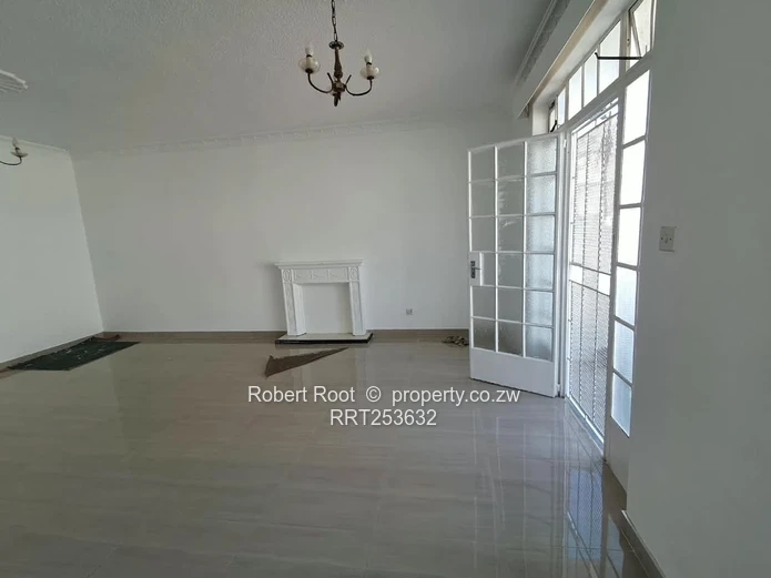 Neat recently renovated 2 bed duplex apartment 