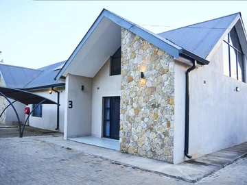 3 Bedroom Flat & Apartment